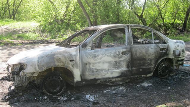 Обвуглена автівка і водій у лікарні: поліція розслідує бізнес-розбірки по-дніпропетровськи