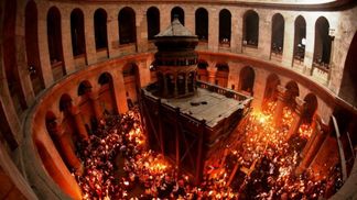 В Єрусалимі зійшов Благодатний вогонь