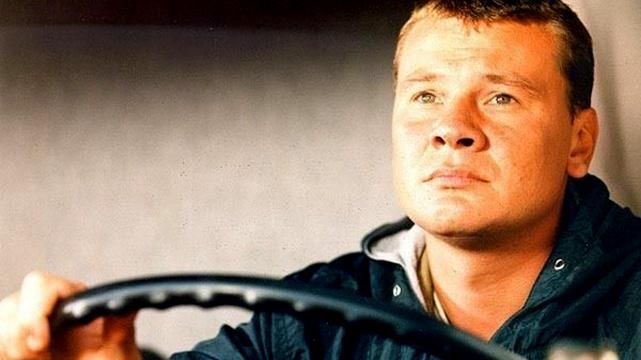 Фільм дня. "Далекобійники" — культовий серіал про пригоди двох друзів-водіїв Фільм дня. "Далекобійники" — культовий серіал про пригоди двох друзів-водіїв