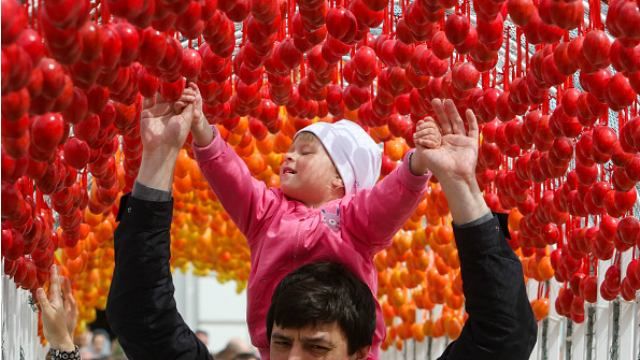 Топ-новини: Україна святкує Великдень, Сенцов і Кольченко запустили процес екстрадиції 