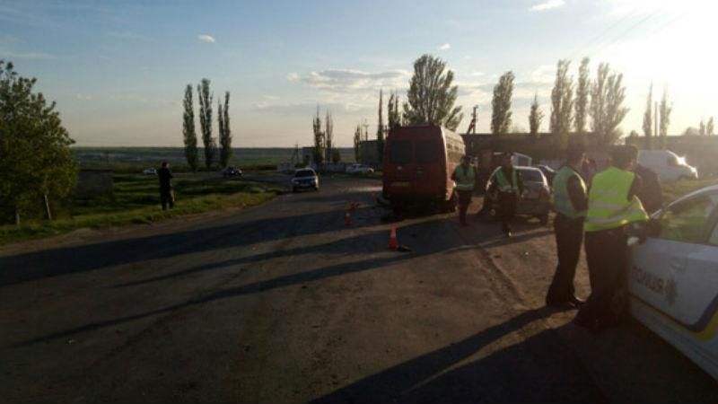 П'яний водій легковика протаранив маршрутку: постраждали діти П'яний водій легковика протаранив маршрутку: постраждали діти