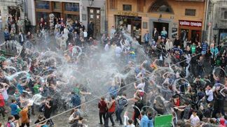 В Україні Обливаний понеділок: основні традиції