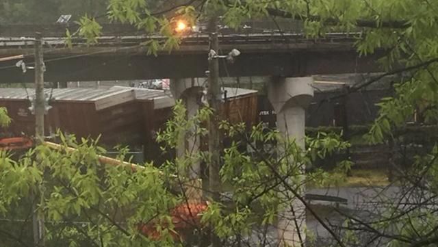 У передмісті Вашингтона перекинувся потяг з хімікатами У передмісті Вашингтона перекинувся потяг з хімікатами