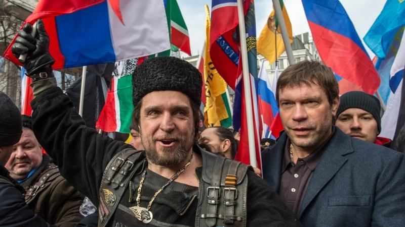 Польские таможенники не пропустили путинских "Ночных волков" Польские таможенники не пропустили путинских "Ночных волков"