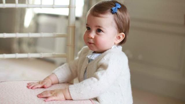 Принцесса Шарлотта празднует свой первый день рождения Принцесса Шарлотта празднует свой первый день рождения