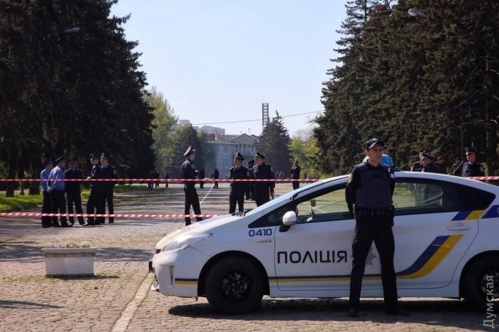 Одесса сейчас: плохая связь, люди с цветами и Куликово поле, оцепление полицией