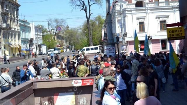 Дивний конфлікт в центрі Одеси: підозрілий молодик втікав від активістів