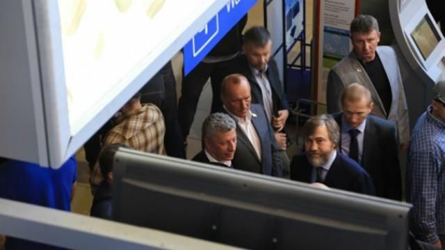 Опоблоківців з аеропорту таки не випустили: помоляться на летовищі і додому Опоблоківців з аеропорту таки не випустили: помоляться на летовищі і додому