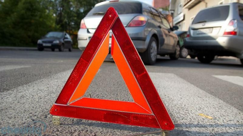 Машина з п’ятьма людьми на шаленій швидкості влетіла у бетон: є загиблі Машина з п’ятьма людьми на шаленій швидкості влетіла у бетон: є загиблі