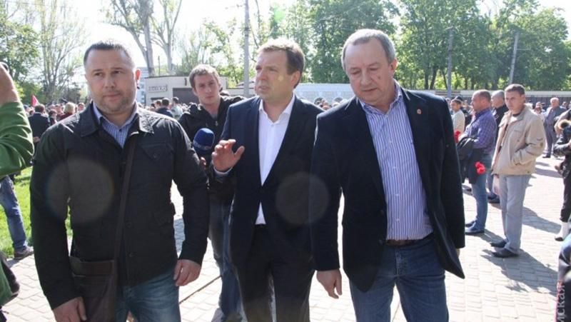 Проросійські одесити зустріли нардепа з "Опоблоку" вигуками "піар на крові", — ЗМІ Проросійські одесити зустріли нардепа з "Опоблоку" вигуками "піар на крові", — ЗМІ