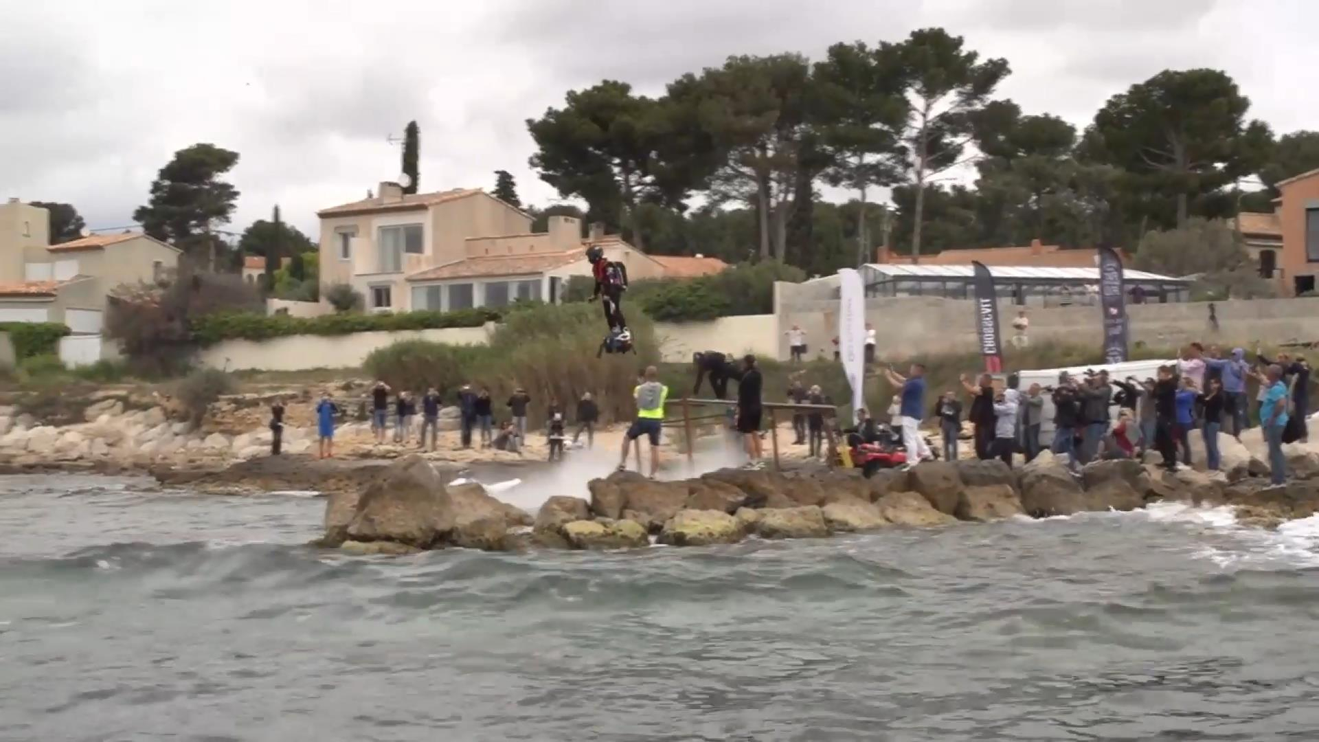 Француз установил рекорд на летающей доске