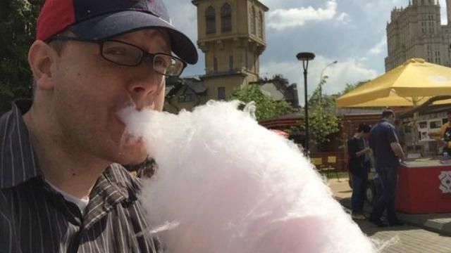 Американський дипломат потролив росіян ватою: вдалими селфі похвалився у мережі Американський дипломат потролив росіян ватою: вдалими селфі похвалився у мережі