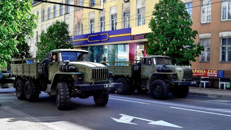 По Донецку потаскали допотопную технику: боевики готовятся к параду