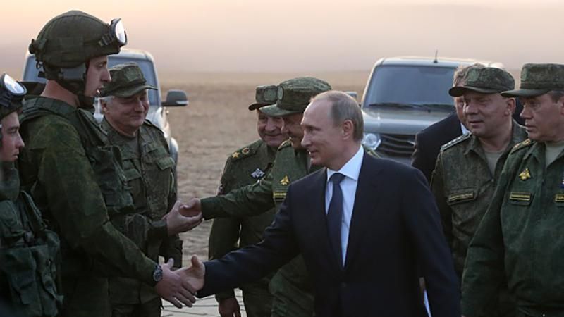 Путин за действия в Сирии дал Героя России заместителям Шойгу