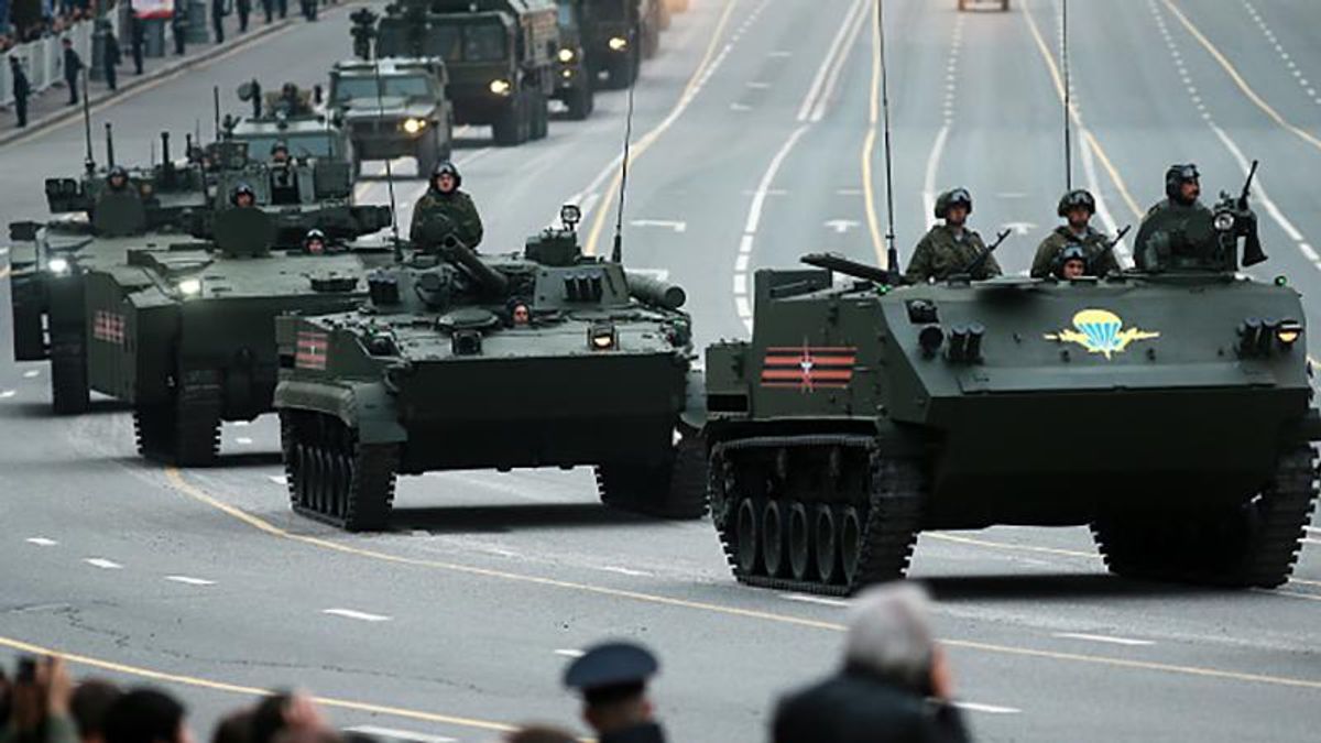 Парад Победы в Москве будет самым скромным за последние три года Парад Победы в Москве будет самым скромным за последние три года