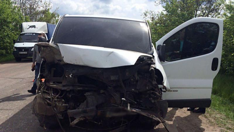 Смертельне лобове зіткнення на Донеччині: є загиблі і поранені Смертельне лобове зіткнення на Донеччині: є загиблі і поранені