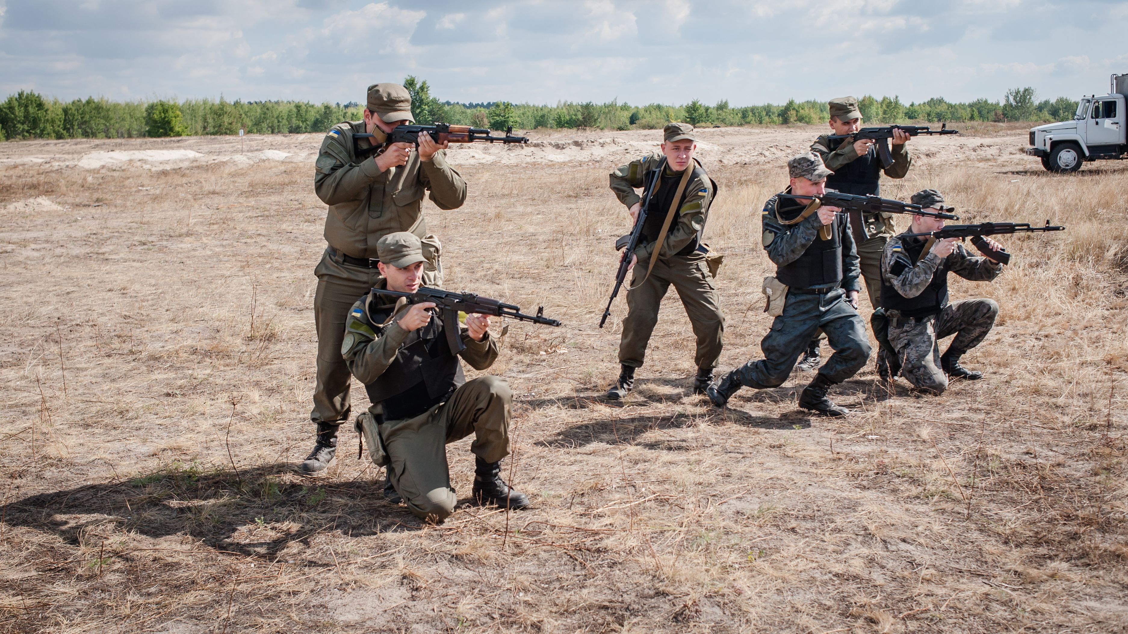 Резервистов АТО Порошенко уравнял в правах с военнослужащими Резервистов АТО Порошенко уравнял в правах с военнослужащими