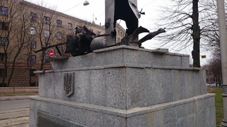 Зниклий герб України на стелі в Харкові планують відновити протягом тижня Зниклий герб України на стелі в Харкові планують відновити протягом тижня