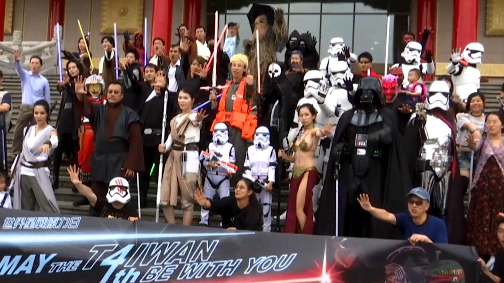 Как весь мир празднует день рождения "Звездных войн" Как весь мир празднует день рождения "Звездных войн"