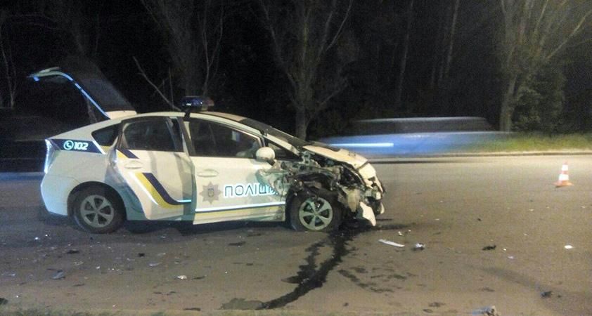 Машину патрульных в Харькове разбили в тройном ДТП