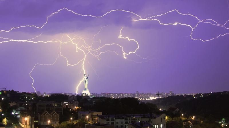 Киян попередили про потужну грозу Киян попередили про потужну грозу