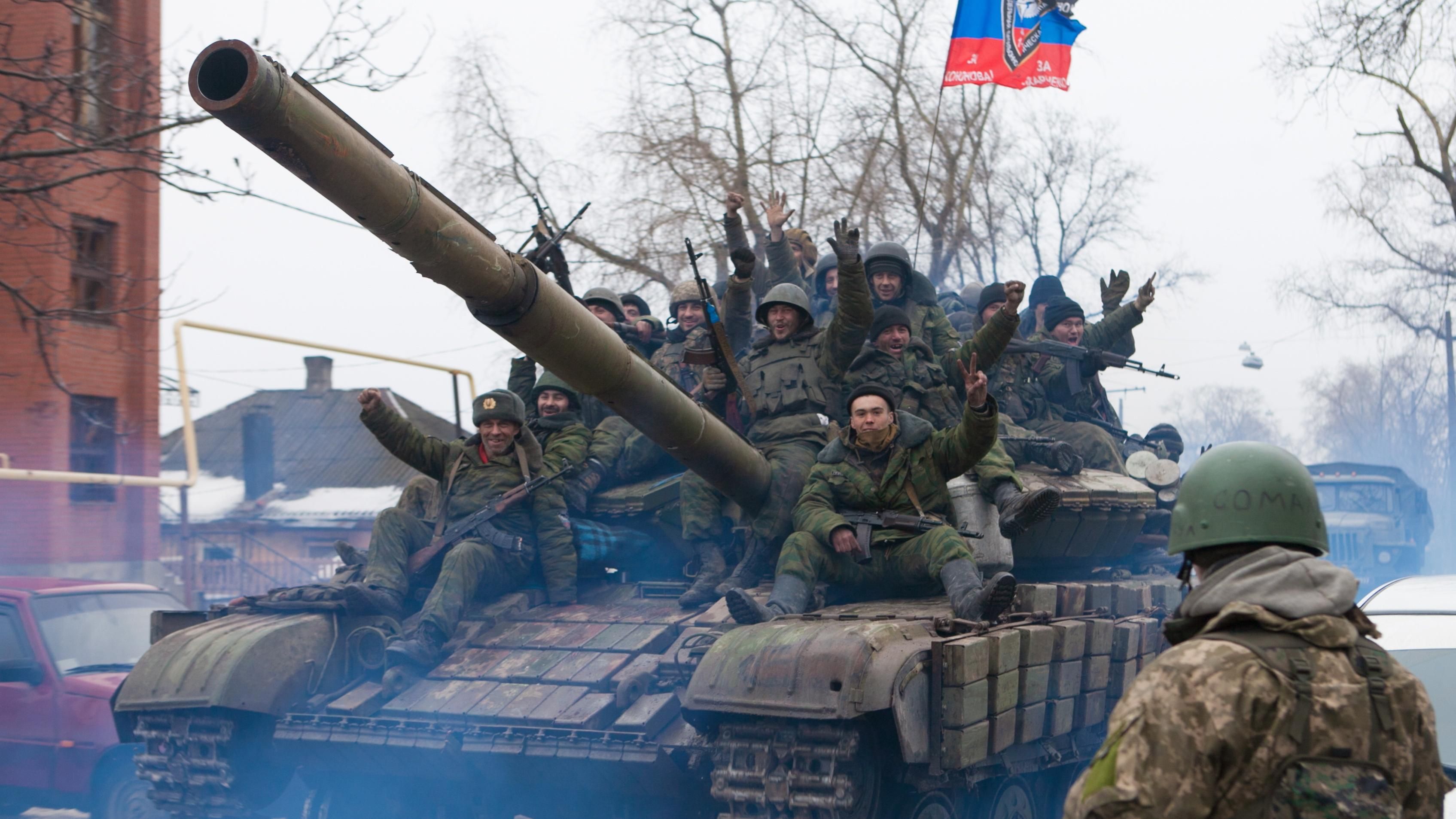 Россия предоставила боевикам военную технику для парада Россия предоставила боевикам военную технику для парада