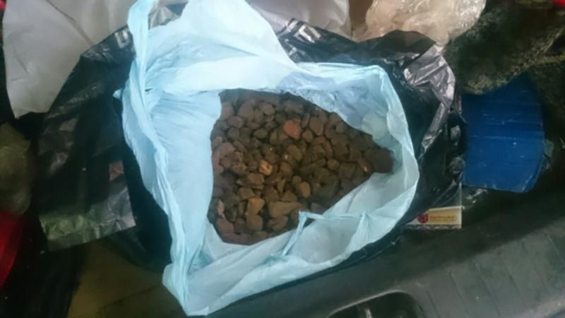 Партію контрабандного бурштину вилучили на кордоні з Польщею Партію контрабандного бурштину вилучили на кордоні з Польщею