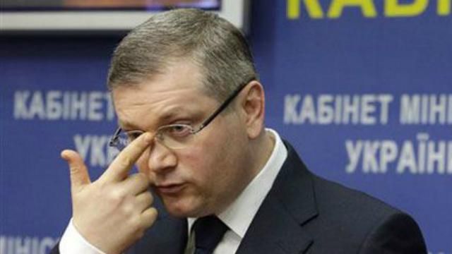 Скандального Вілкула облили зеленкою і обсипали борошном у Дніпропетровську Скандального Вілкула облили зеленкою і обсипали борошном у Дніпропетровську