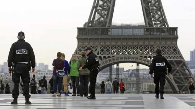 Автобус с украинцами задержали в Париже Автобус с украинцами задержали в Париже