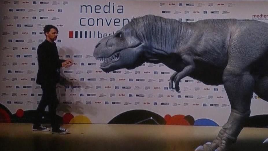 У Берліні показали "живих" динозаврів та голографічні ілюзії У Берліні показали "живих" динозаврів та голографічні ілюзії