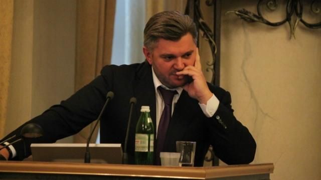 Скандальный экс-министр Ставицкий показал свой израильский паспорт Скандальный экс-министр Ставицкий показал свой израильский паспорт