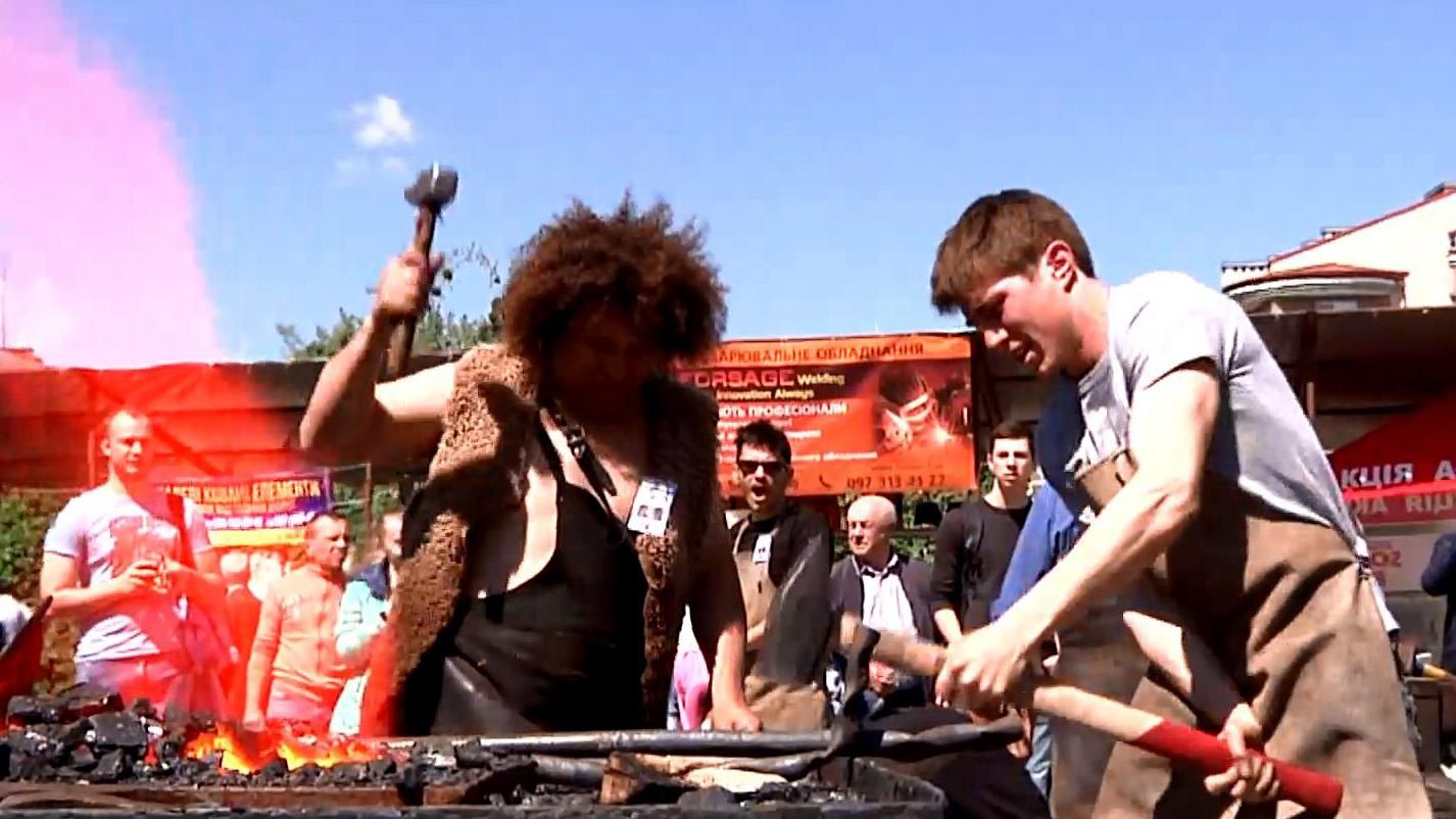 Праздник раскаленного металла и сверхсильных мужчин стартовал в Ивано-Франковске