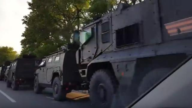 Как Россия боевиков к параду готовит: колонну новенькой военной техники засекли под Ростовом