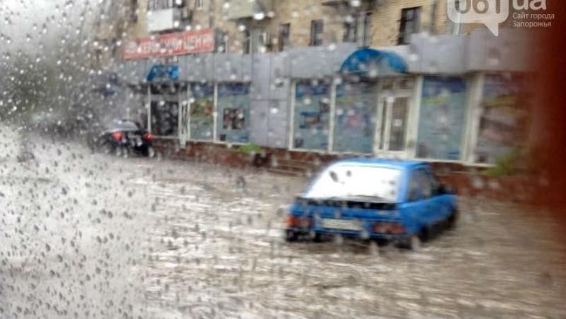 Запорожье ушло под воду: сильный дождь превратил город в Венецию Запорожье ушло под воду: сильный дождь превратил город в Венецию