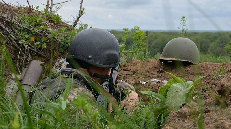 Терористи поранили бійця АТО поблизу Маріуполя Терористи поранили бійця АТО поблизу Маріуполя