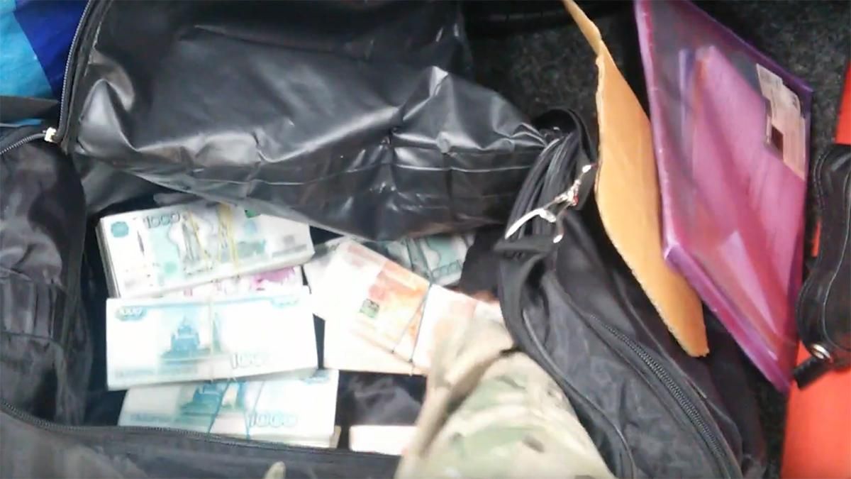 Пограничники остановили мужчину, который вез три миллиона рублей на оккупированные территории