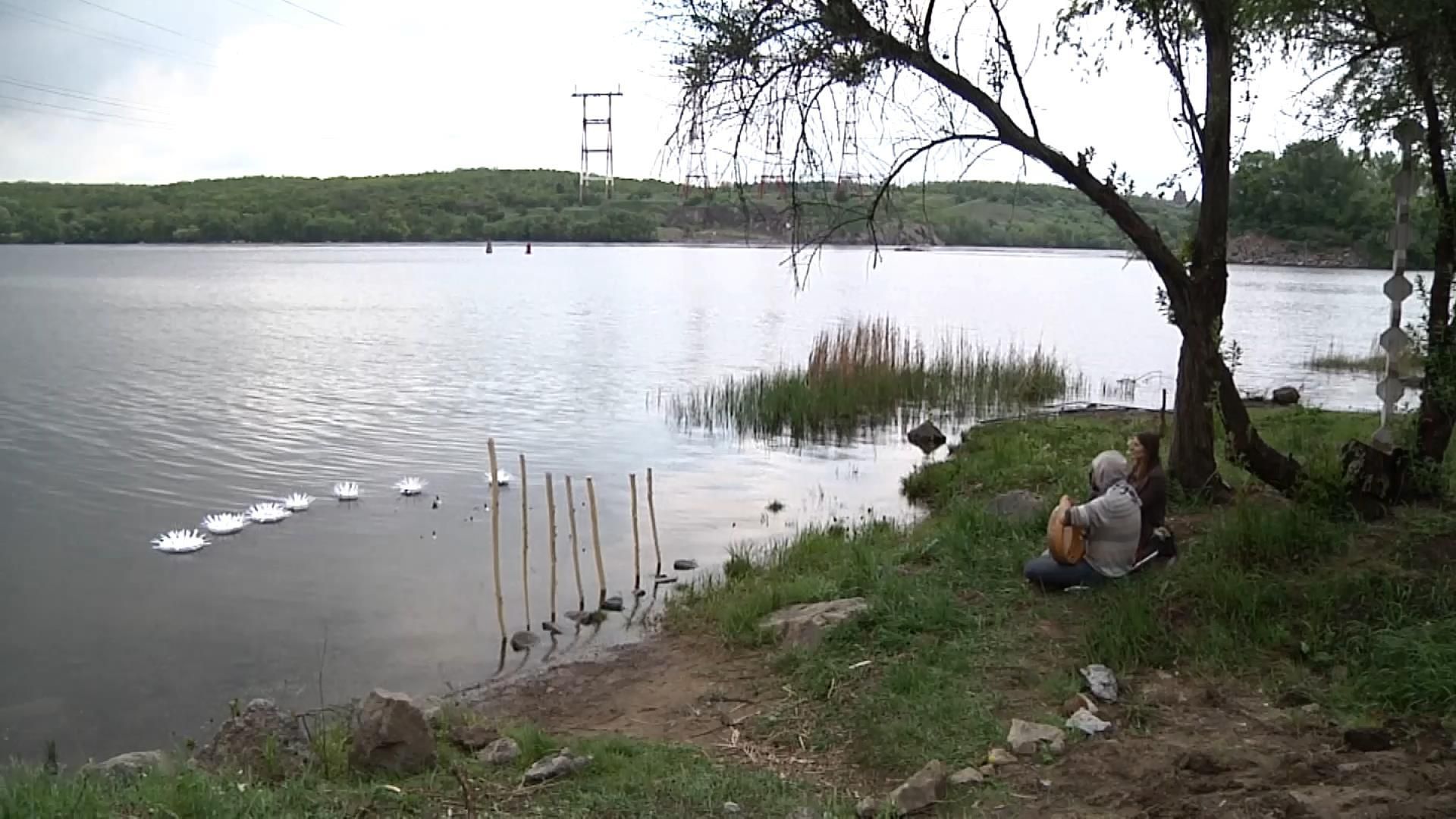 Художники поразили причудливыми работами на Днепре Художники поразили причудливыми работами на Днепре