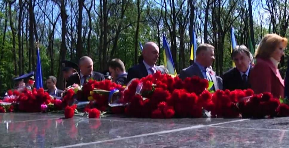 День памяти и примирения чествовали в Харькове