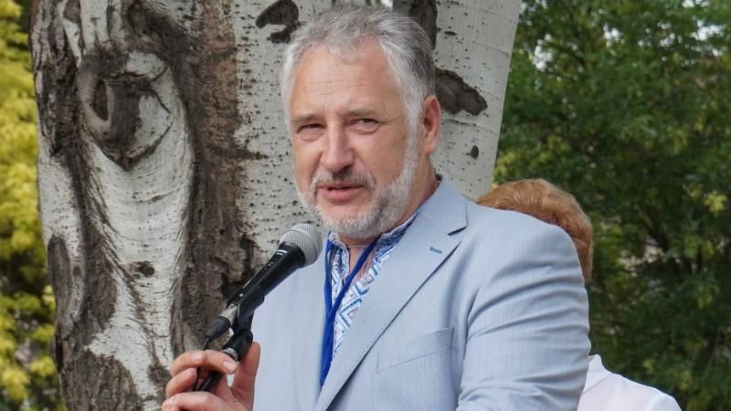 Жебривский пообещал проверить подчиненную, которая засветилась с георгиевской лентой Жебривский пообещал проверить подчиненную, которая засветилась с георгиевской лентой