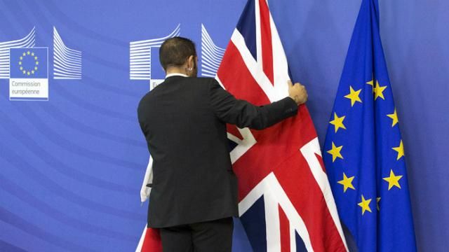 В Еврокомиссии предупреждают о непредсказуемых последствиях, если Великобритания выйдет из ЕС