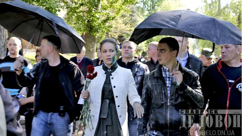 На Донбасі перепало Королевській: полетіли яйця, борошно і зеленка На Донбасі перепало Королевській: полетіли яйця, борошно і зеленка