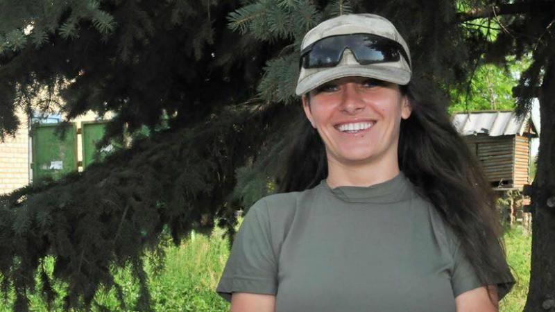 Волонтер підкорила мережу ефектним фото з українським прапором Волонтер підкорила мережу ефектним фото з українським прапором