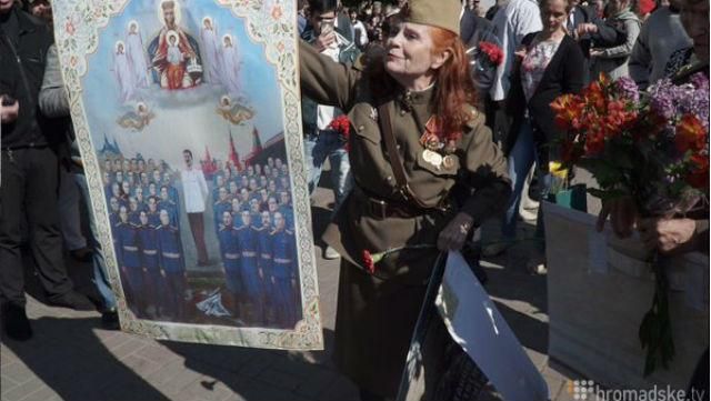 Слава великому Сталіну, — у центрі Києва мітингують з георгіївськими стрічками