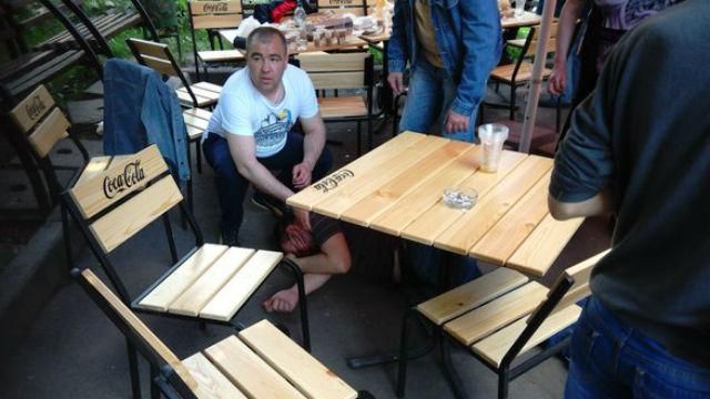 Під час вшанувань у Харкові пролилась кров: активіста підрізали ножем Під час вшанувань у Харкові пролилась кров: активіста підрізали ножем