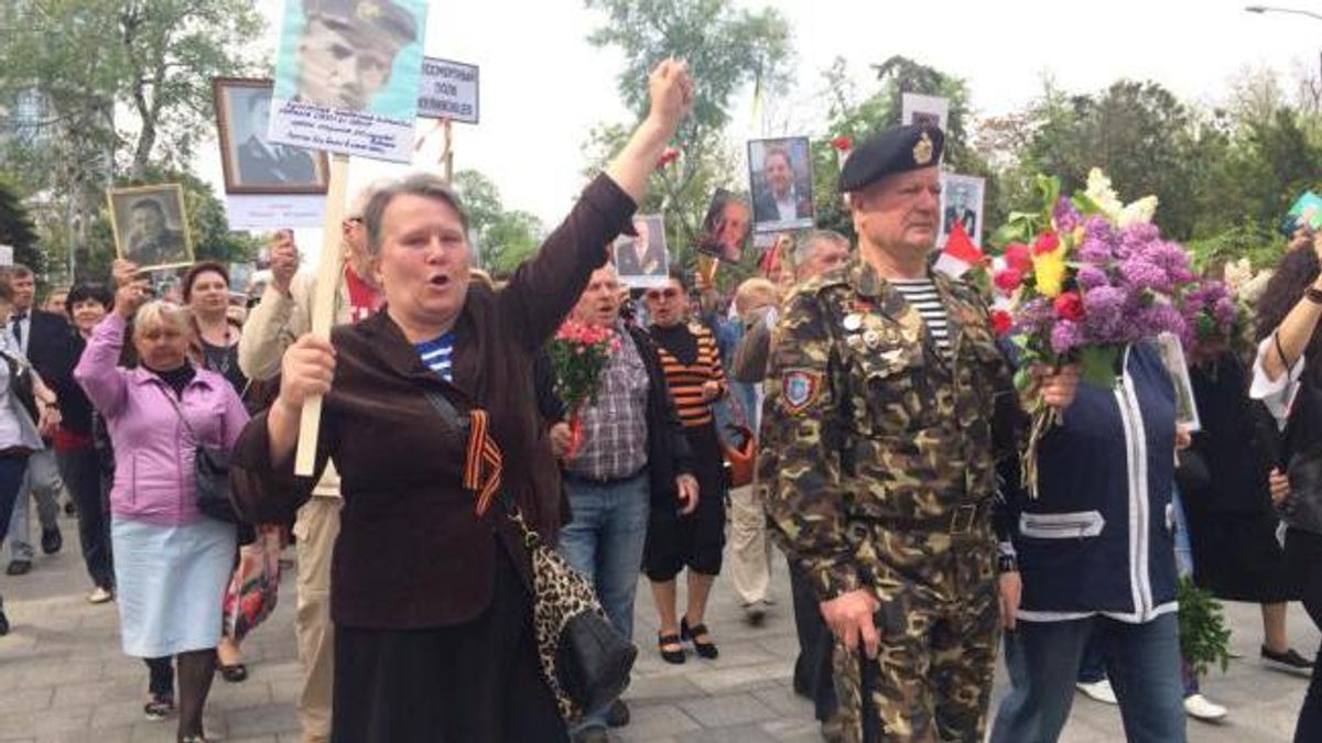 9 травня в Одесі: червоні прапори, антиукраїнські лозунги та "мінування"