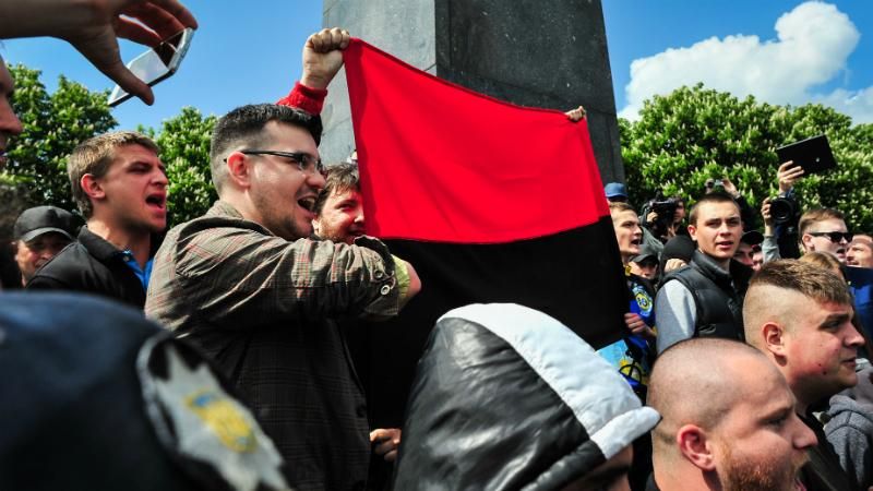 Неспокійне 9 травня: з'явилися фото бійок у Києві 