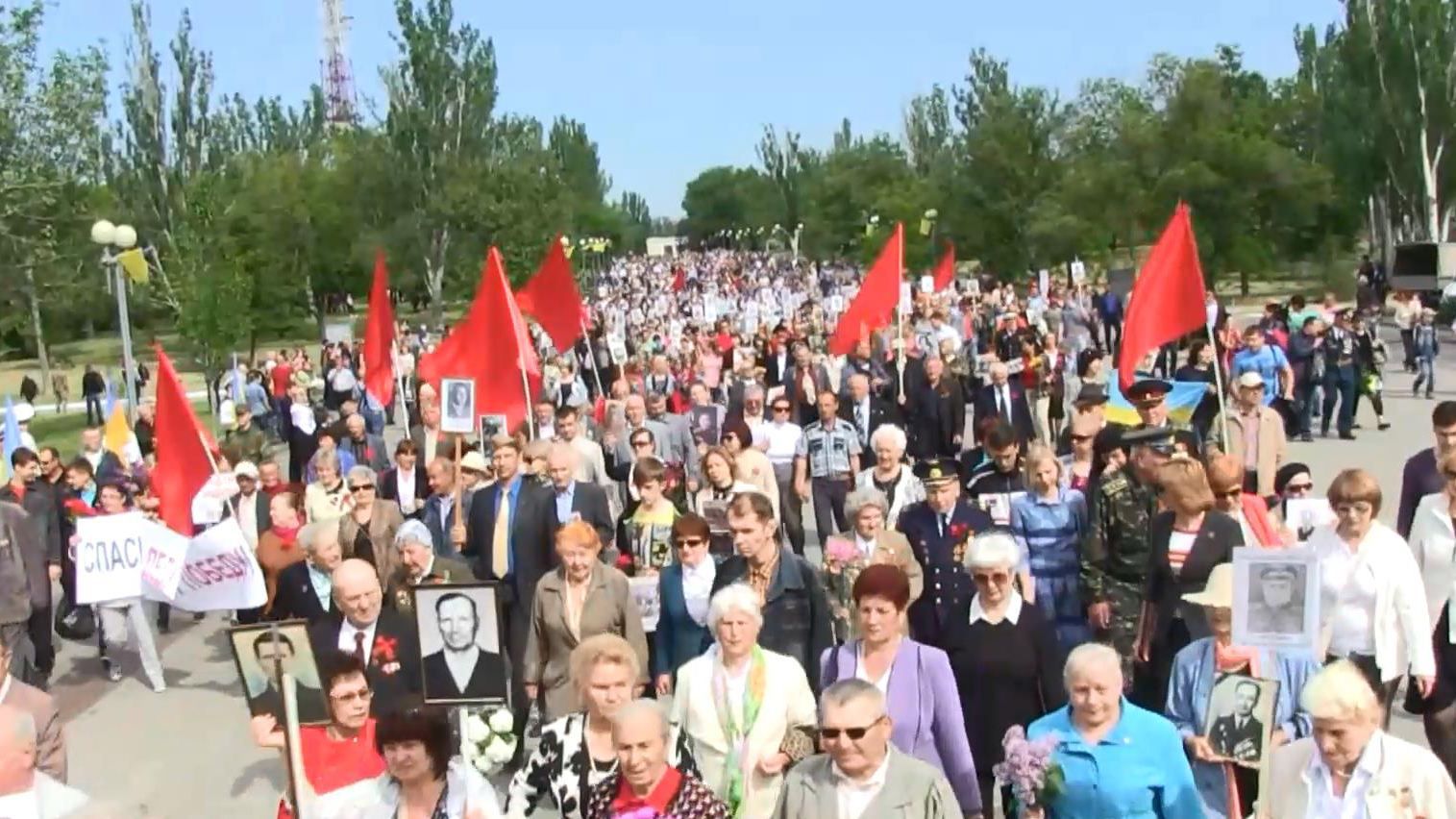От толкотни до сноса памятника: как украинские города отмечают 9 мая