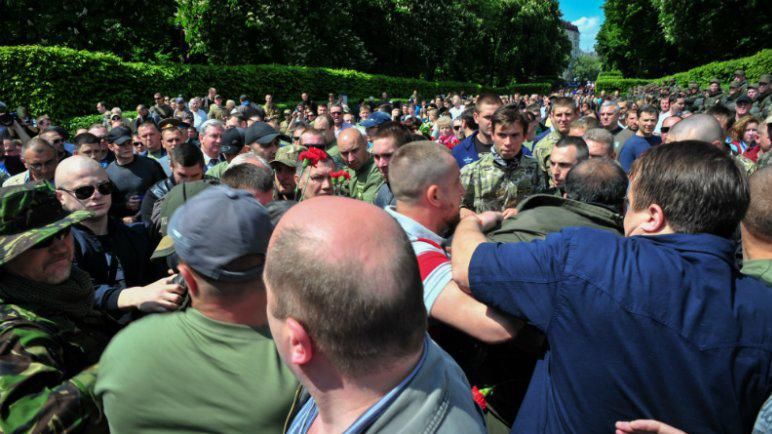 В Украине через одно-два поколения символ "Дня победы" исчезнет, — историк В Украине через одно-два поколения символ "Дня победы" исчезнет, — историк