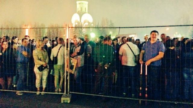 Кілька тисяч людей закрили, як в загоні, після святкування 9 травня у Москві: з'явились фото