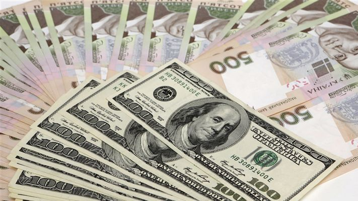 Доллар после выходных снова подорожал